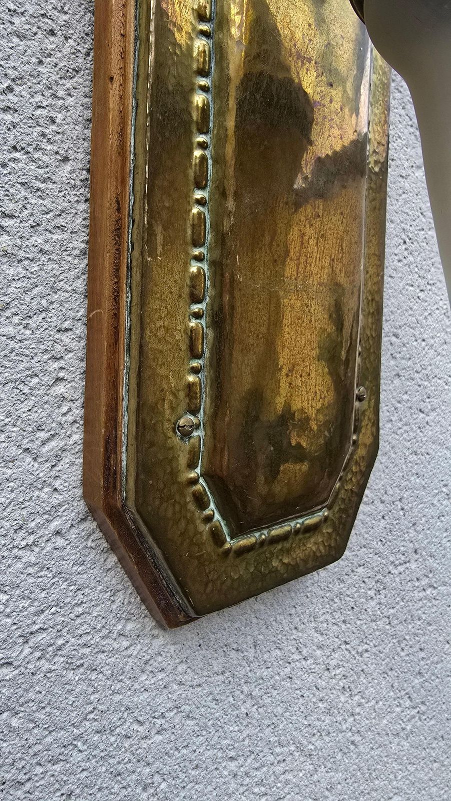 photo furniture Arts & Crafts Hammered Brass And Frosted Glass Wall Sconce, England/France