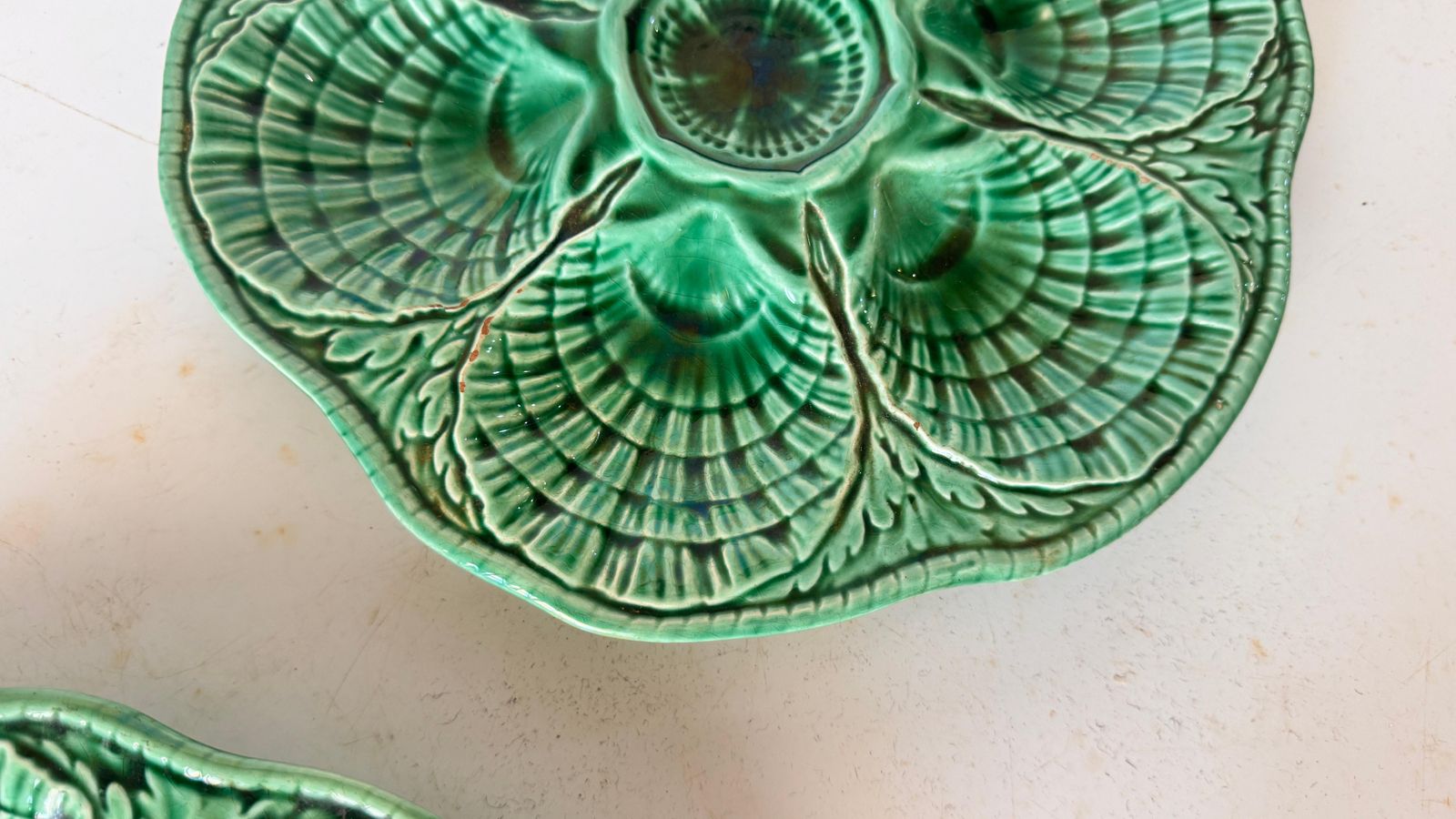 Set Of 2 French Green Majolica Plates – Sarreguemines Manufacture – 20th Century photo vintage