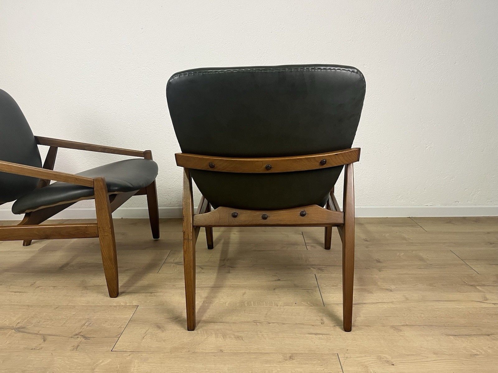 photo furniture Pair Of 60’s Abetone Wood Leather Armchairs Vintage Design