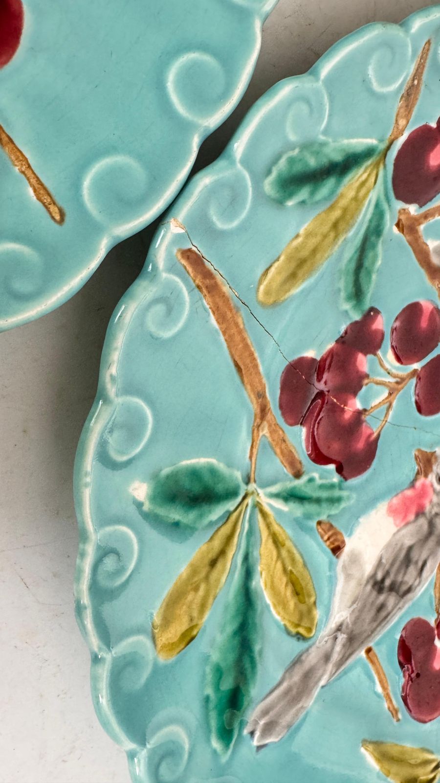 photo furniture Set Of Three 19th Century French Majolica Plates – Birds, Vegetation & Fruits