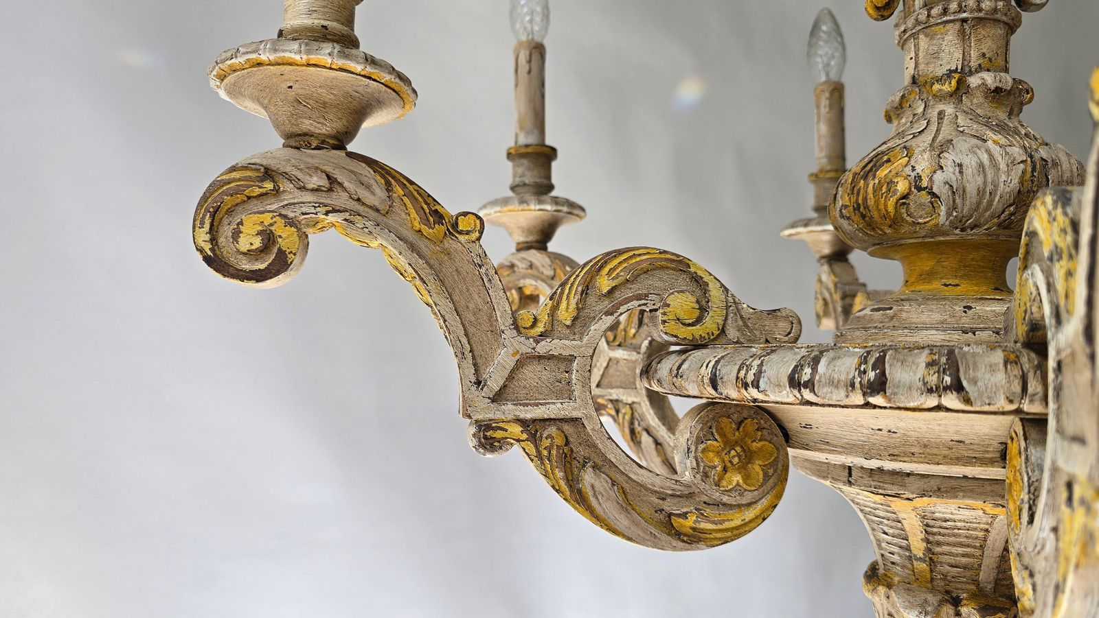 Large Antique Italian Baroque Chandelier In Carved Wood, Rustic Wabi Sabi Patin photo vintage