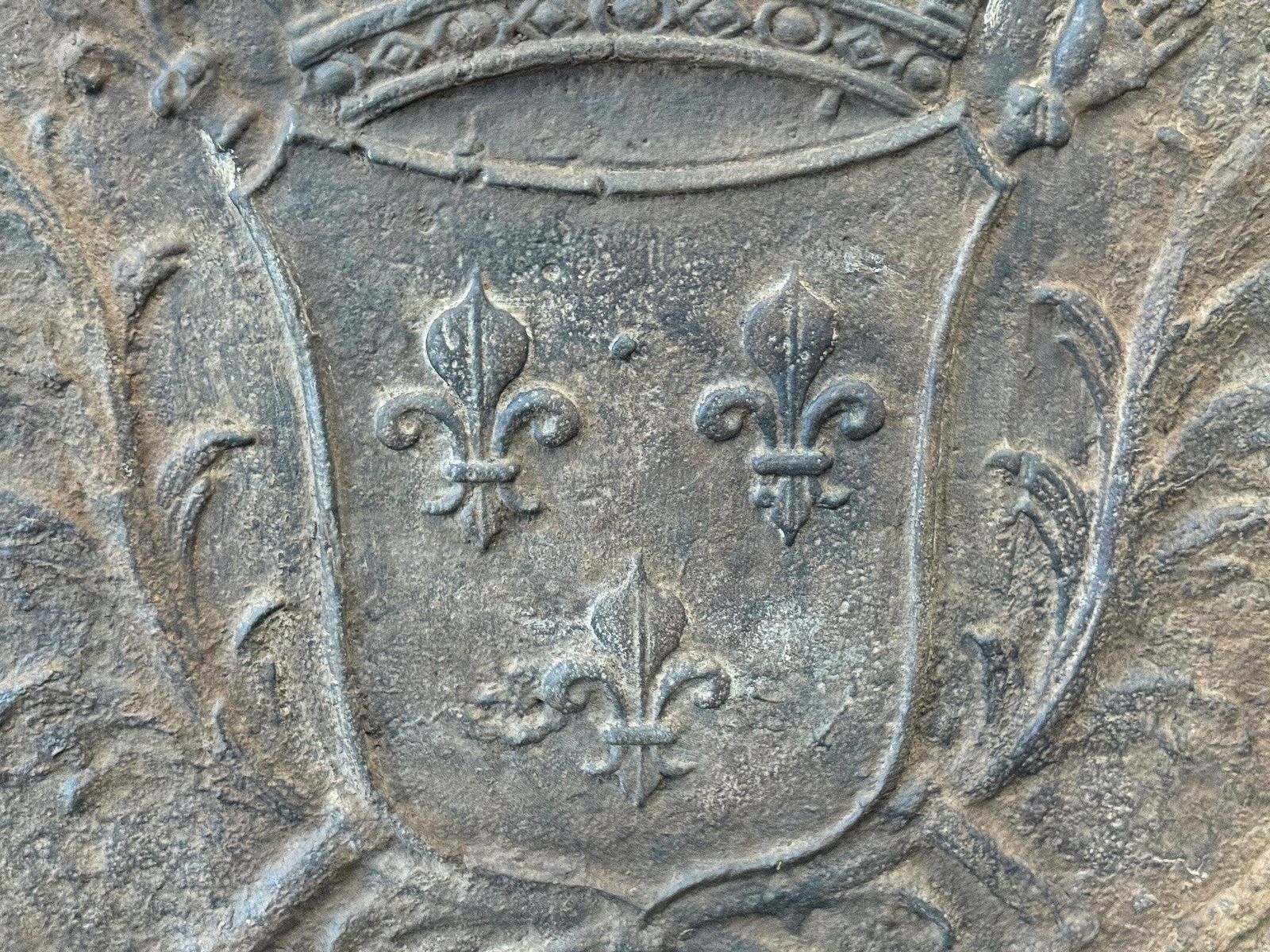 photo furniture 18th Century French Louis XV 'Arms Of France' Fireback / Backsplash