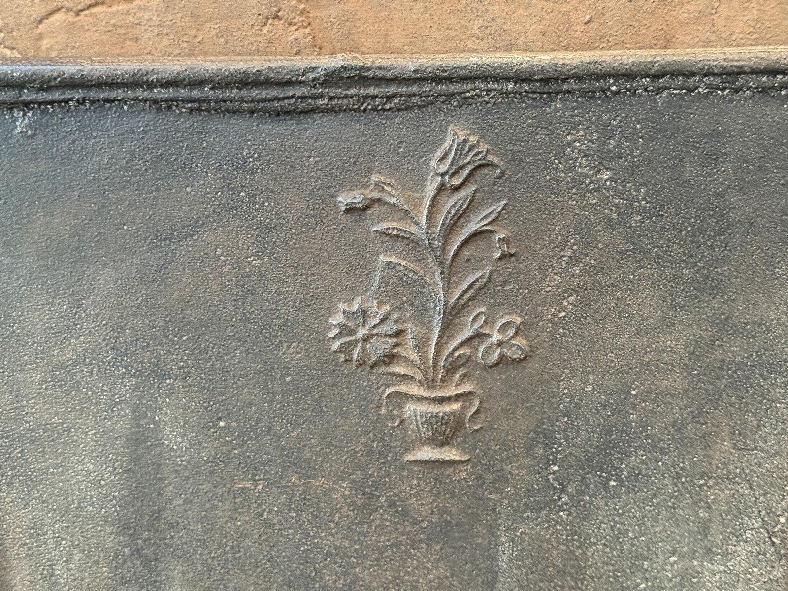 French Louis XV Period 'Flower Basket' Fireback / Backsplash, 18th Century photo vinterior