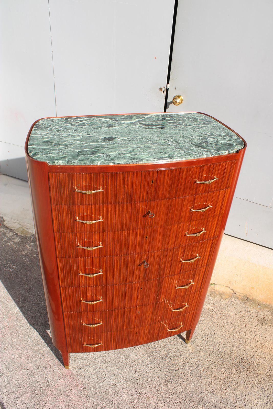 photo vinterior Curved Wooden Chest Of Drawers With Green Marble Of The Alps Ducrot Paolo Buffa
