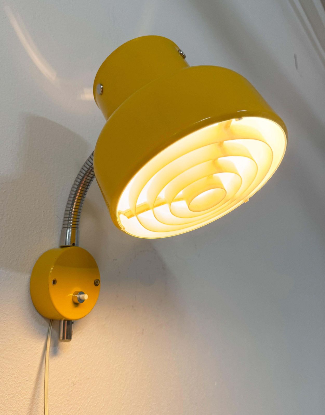 657.0 Gele Bumling Wandlamp Van Ateljé Lyktan photo