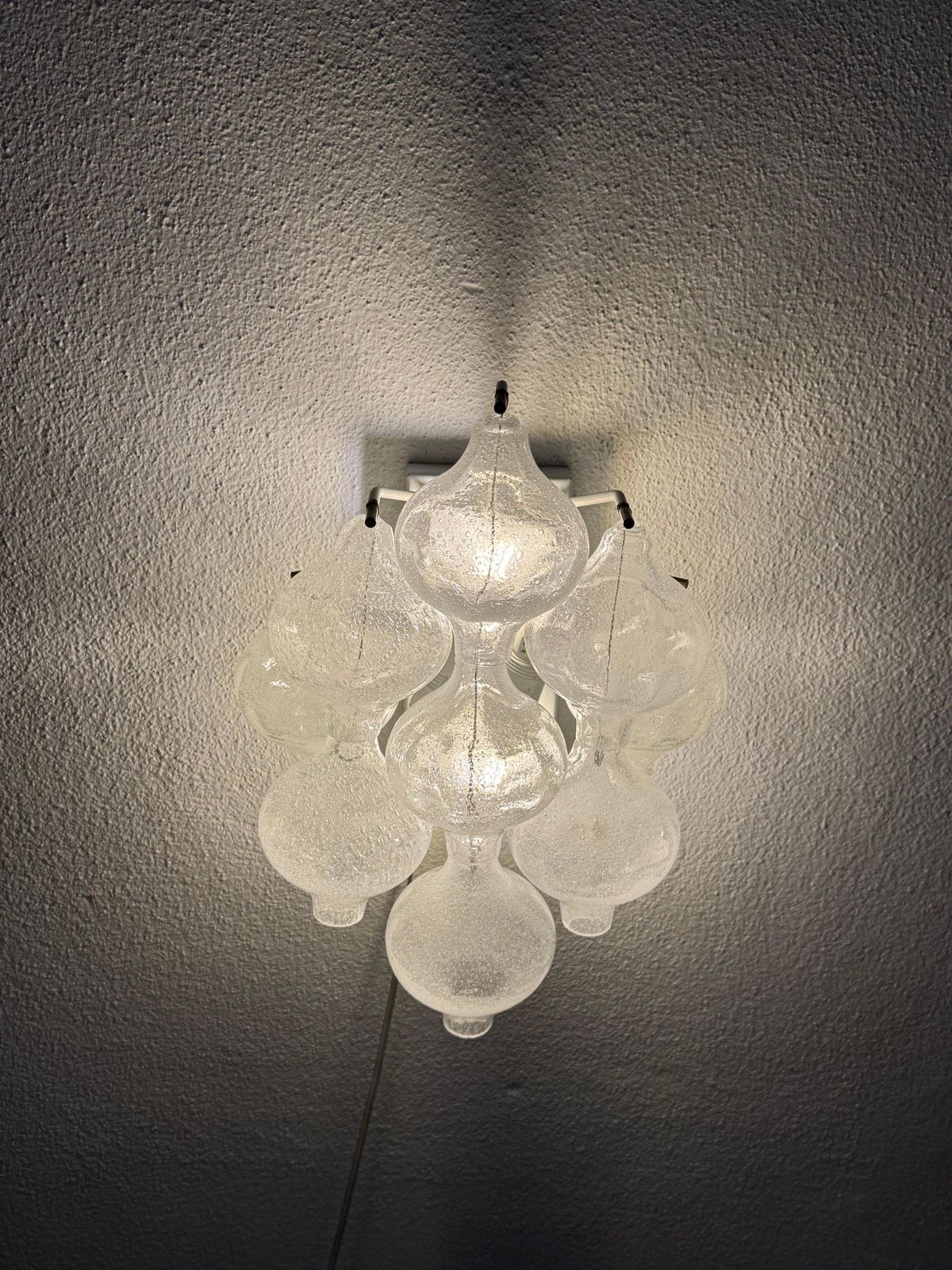 photo vinterior A Pair Of J.T. Kalmar Tulipan Glass Wall Lamps, Sconces