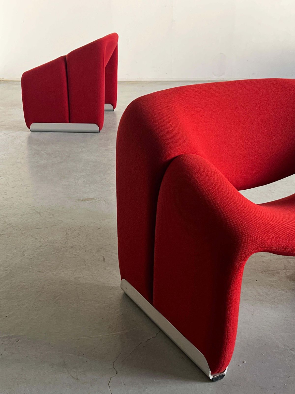 Pair Of Iconic F598 ‘Groovy’ Chairs By Pierre Paulin For Artifort, 1980s photo vinterior