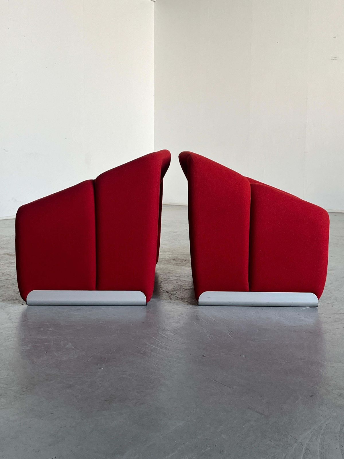 Pair Of Iconic F598 ‘Groovy’ Chairs By Pierre Paulin For Artifort, 1980s photo vintage