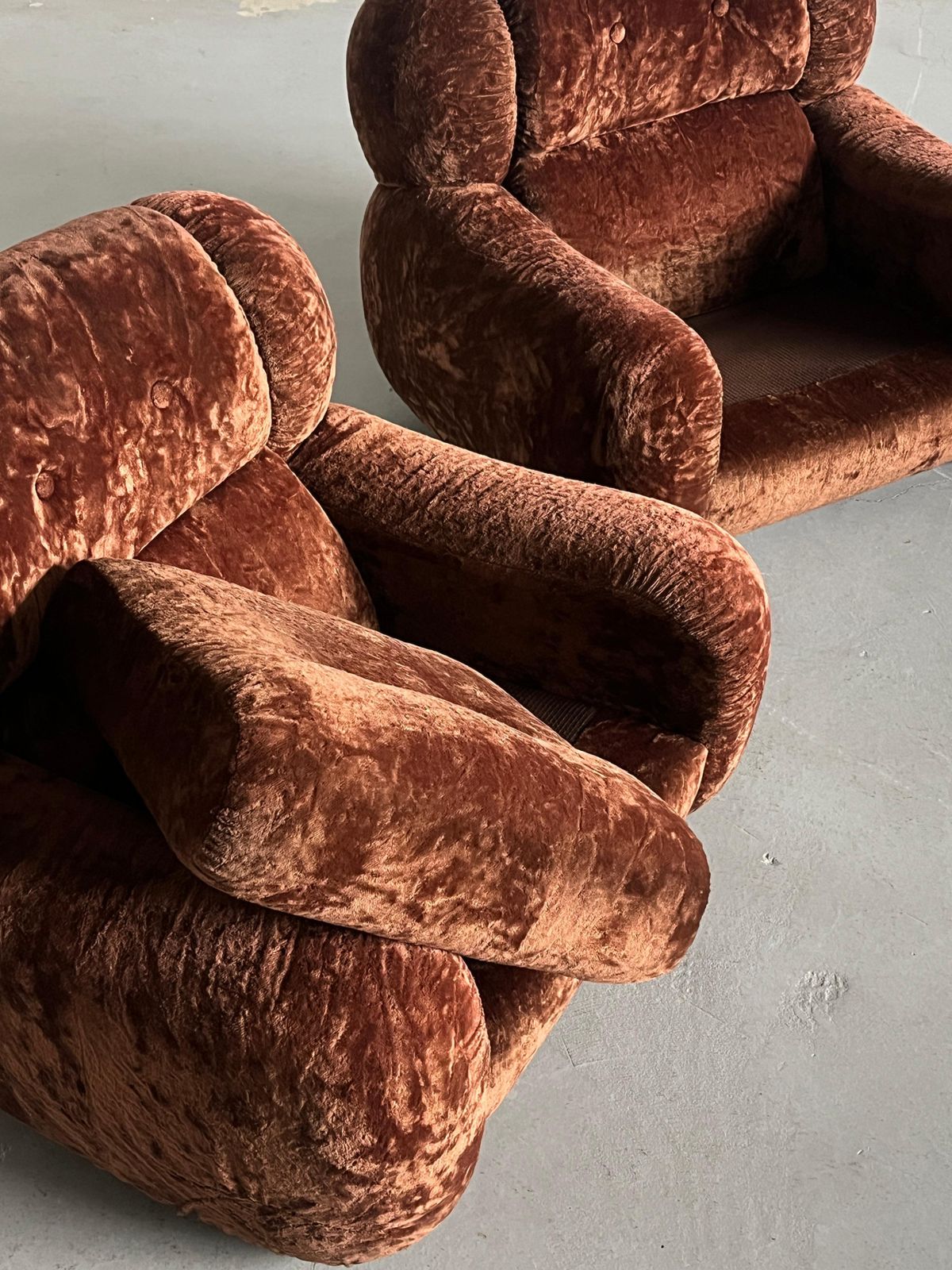 photo for sale Pair Of Large Italian Mid Century Cloud Armchairs In Dark Brown Fabric, 1970s