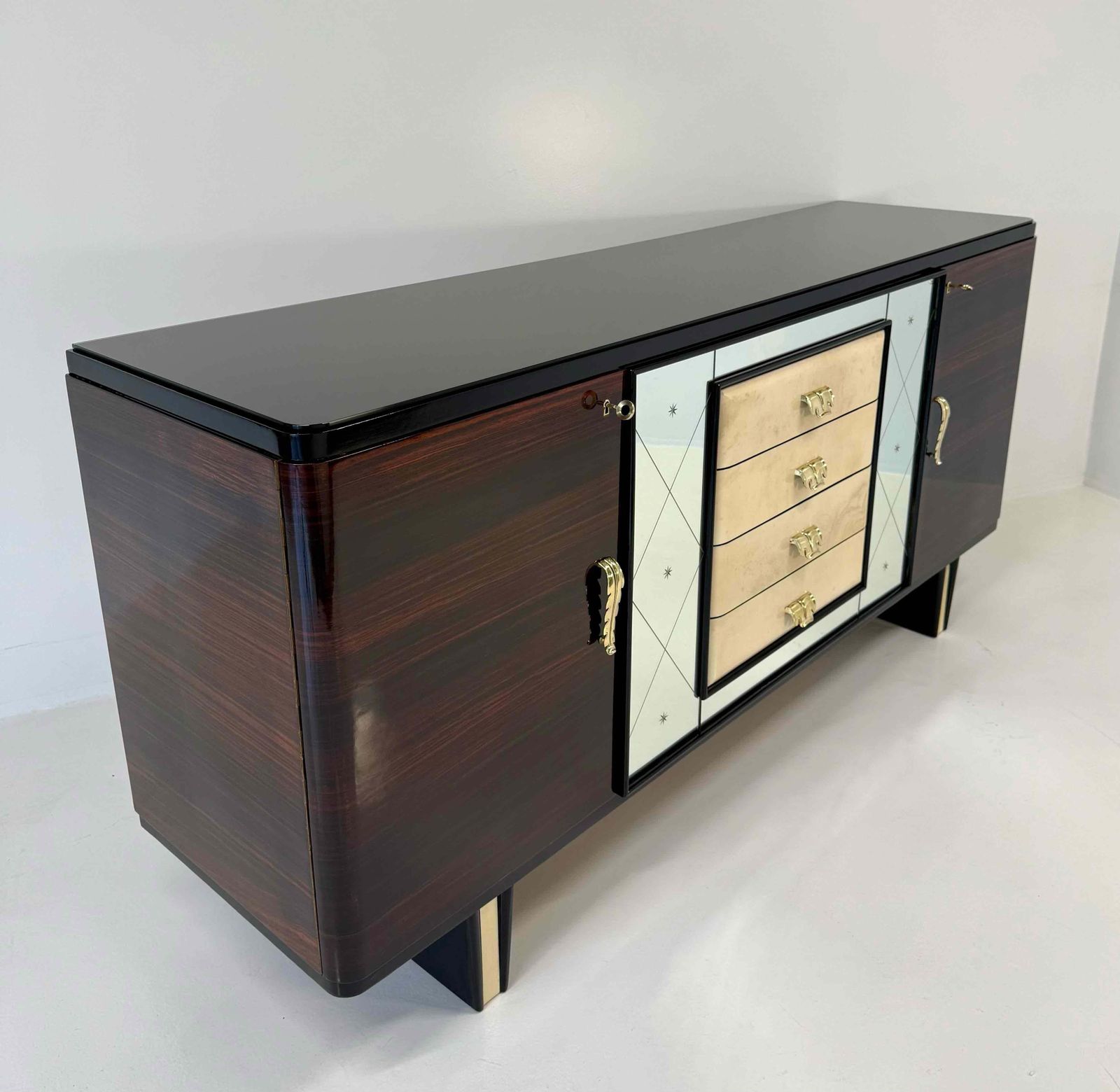 Italian 1940s Art Deco Sideboard In Macassar, Parchment, Attr. Osvaldo Borsani photo vinterior
