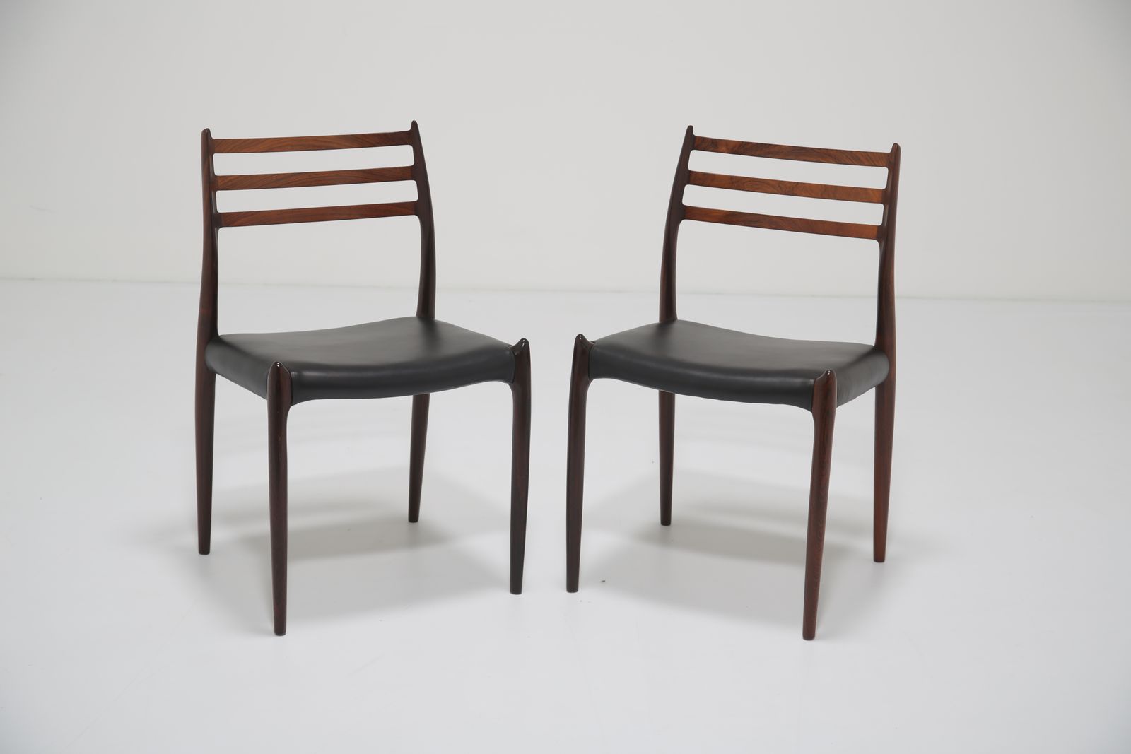 photo vinterior Niels Otto Møller Model 78 Dining Chairs: Set Of 8 In Solid Rosewood And Black Leather For J.L. Møllers, 1960s.
