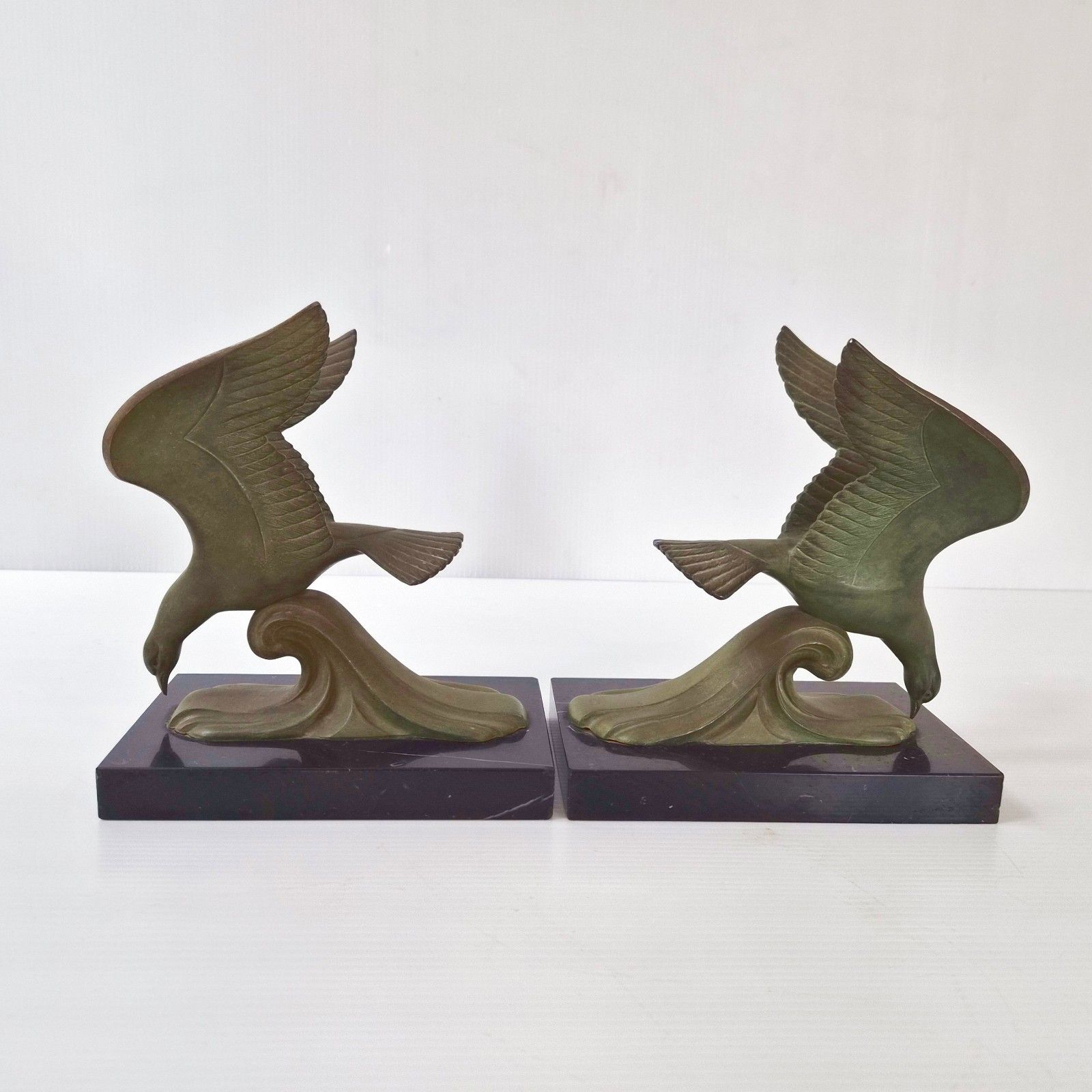 photo furniture Pair Of Vintage 1950s Marble & Metal Seagull On The Wave Bookends 50s