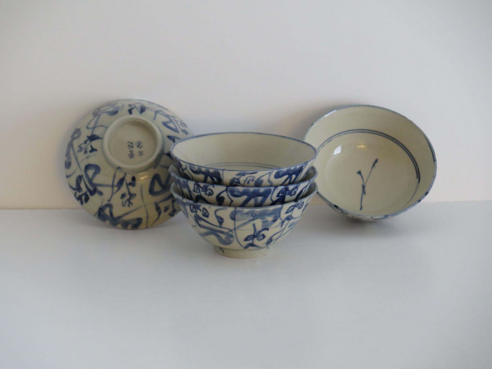 photo furniture Set Of Five Chinese Porcelain Berry Bowls Blue And White Hand Painted, 20th C