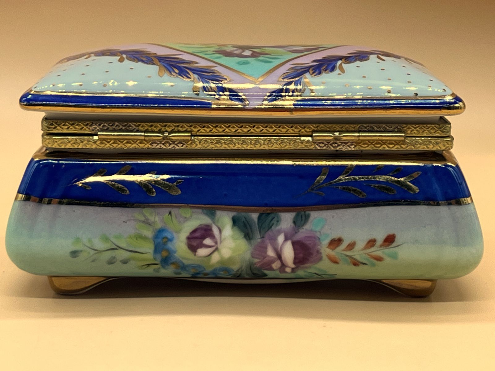 Large Limoges Porcelain France Hand Painted Hinged Trinket / Jewelry Box. photo 75.0