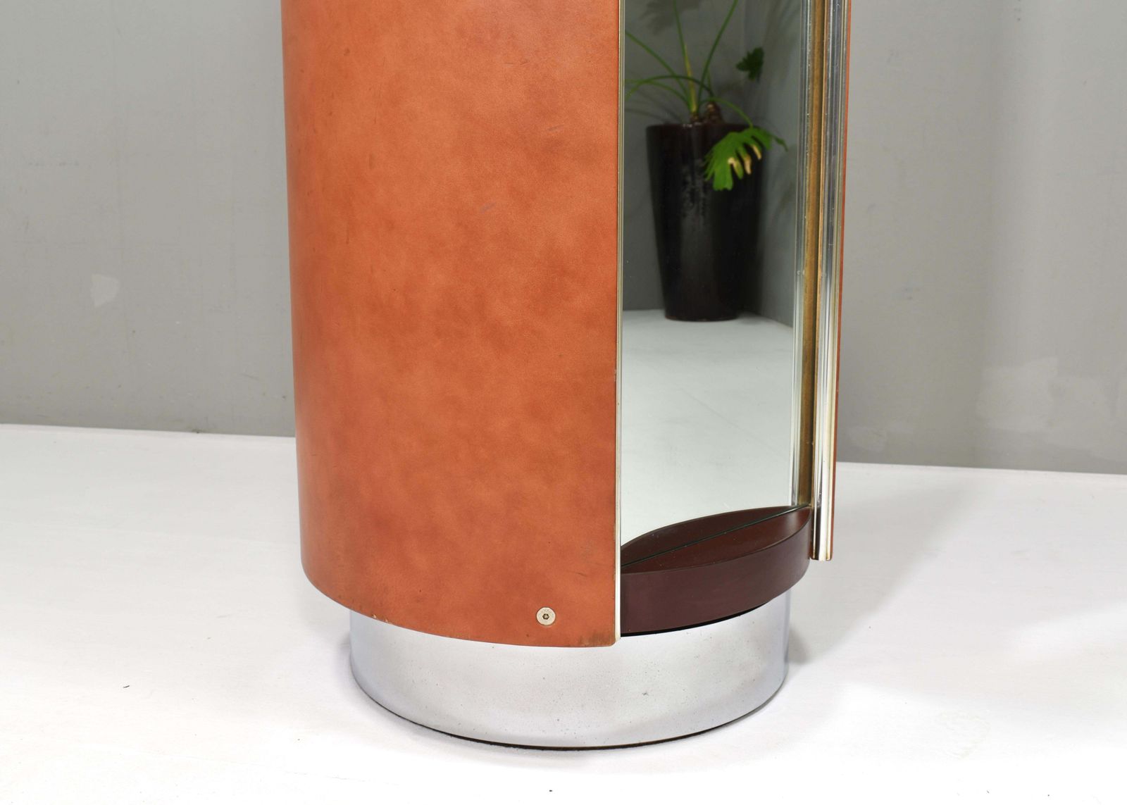10084.0 Guido Faleschini Tucroma Swivel Dressing Cabinet For I4mariani – 1971 photo