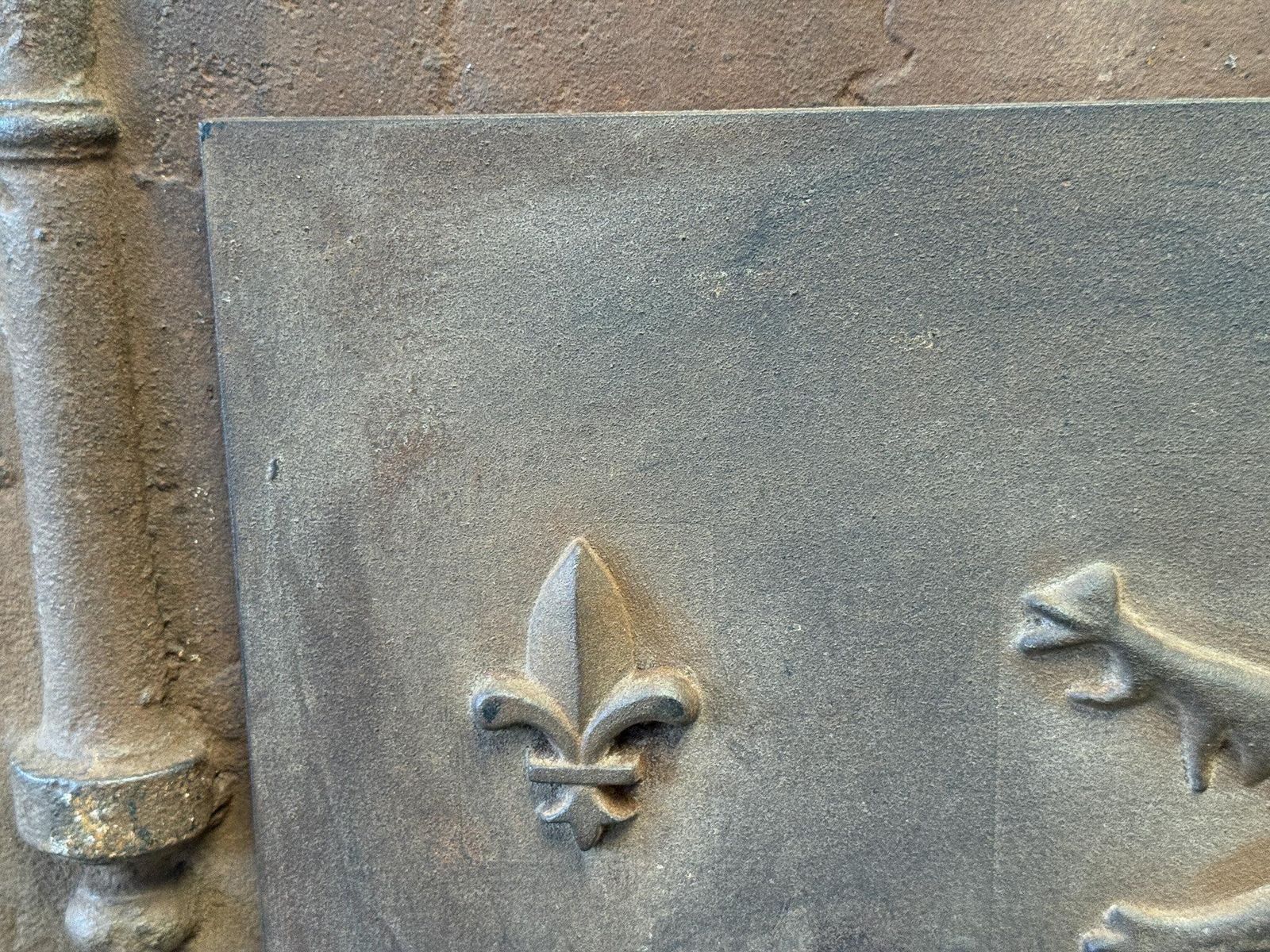 French Louis XV Style 'Coat Of Arms' Fireback / Backsplash, 20th Century photo Home Fixtures