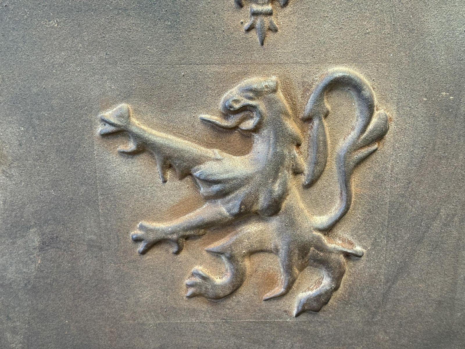 French Louis XV Style 'Coat Of Arms' Fireback / Backsplash, 20th Century photo 349.0