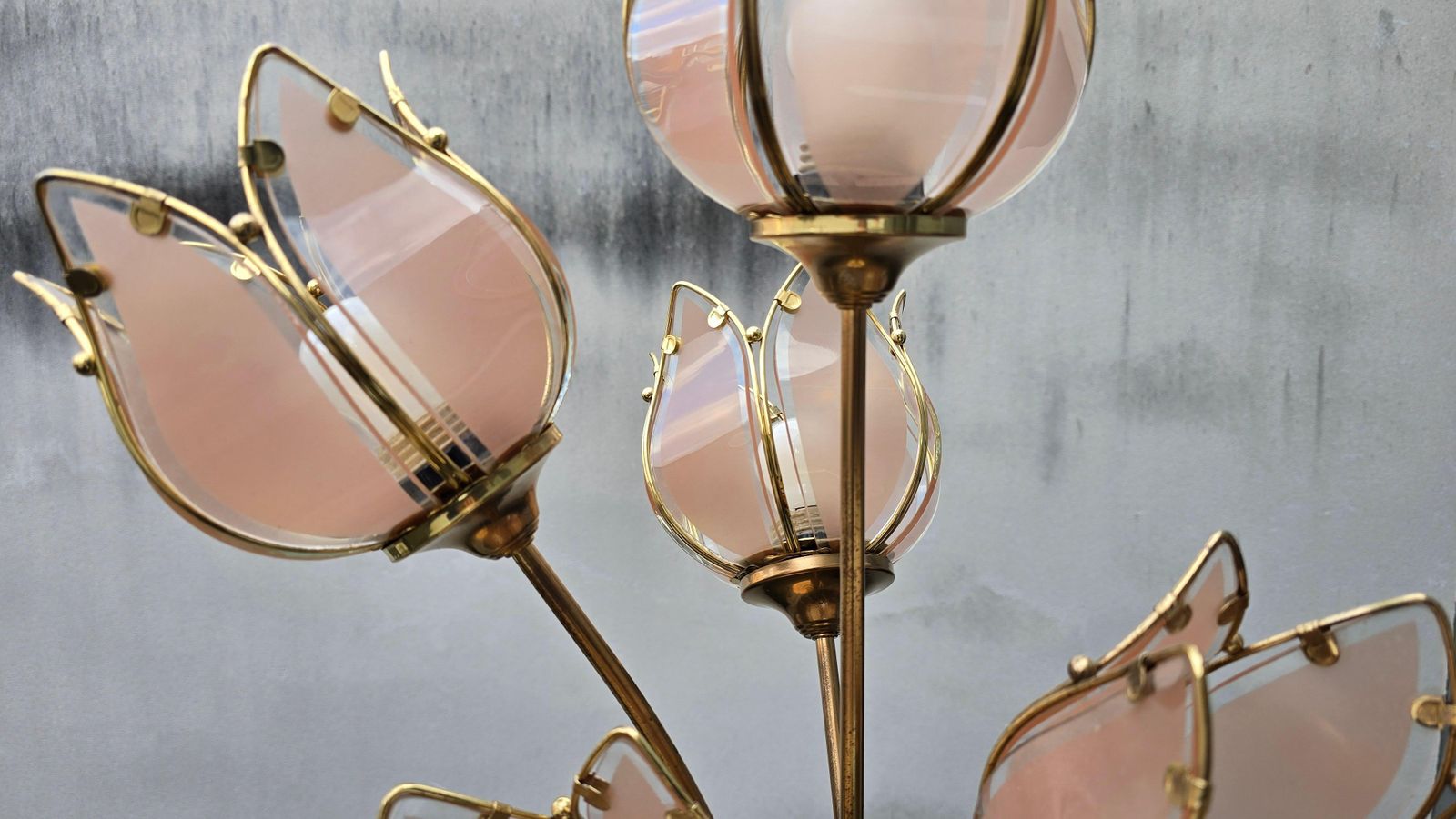 Italian Floral Glass And Brass Tulip Table Lamp, 1970s photo Lighting