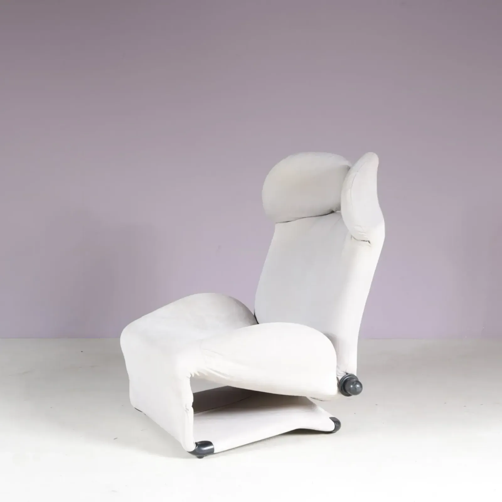 photo for sale 1980s “Wink” Chair By Toshiyuki Kita For Cassina, Italy