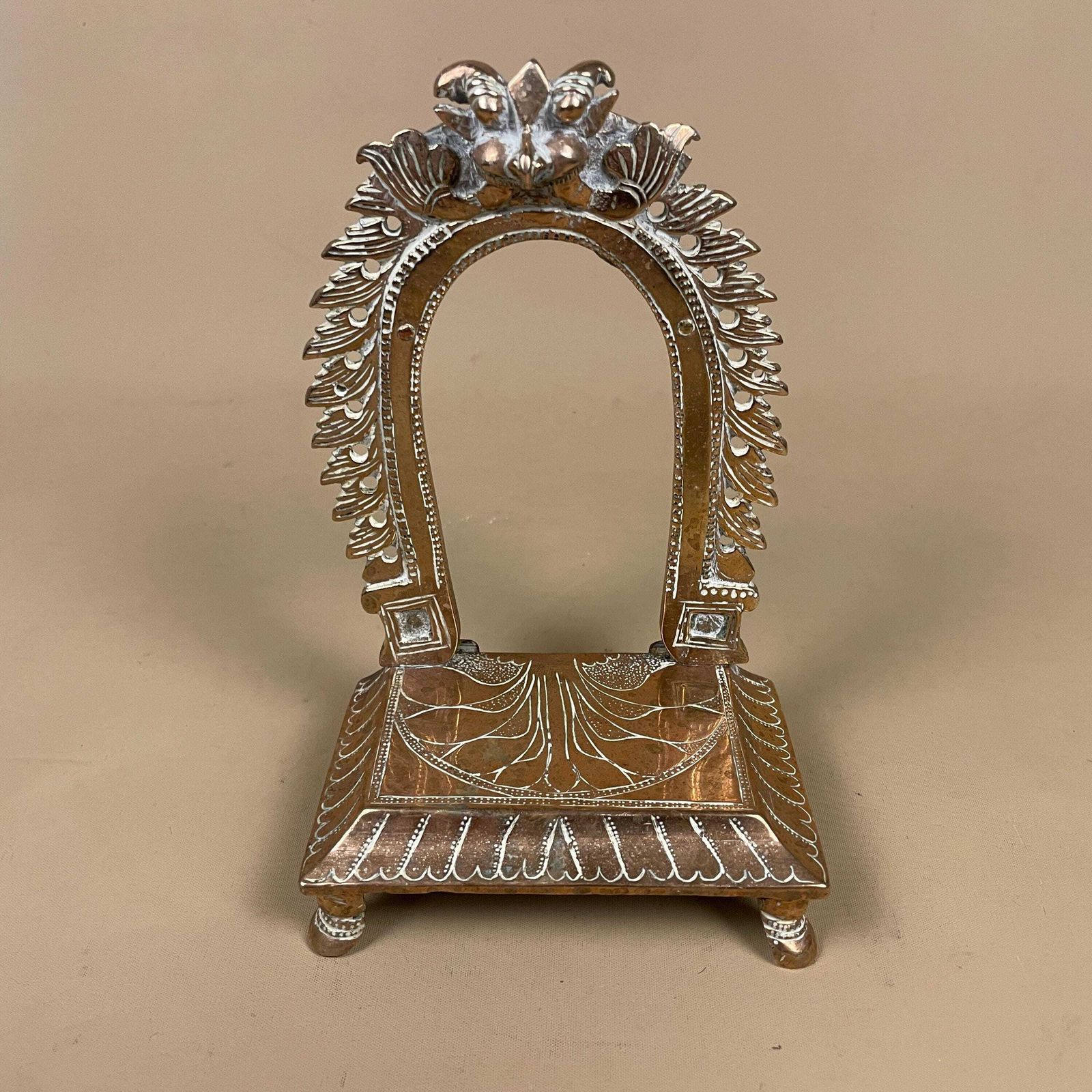 Antique Brass Chowki With Prabhavali Temple Deity Stand Puja Mandir Decor Gold Indian India Show Piece Decorative Metal Ornament Handmade photo vinterior
