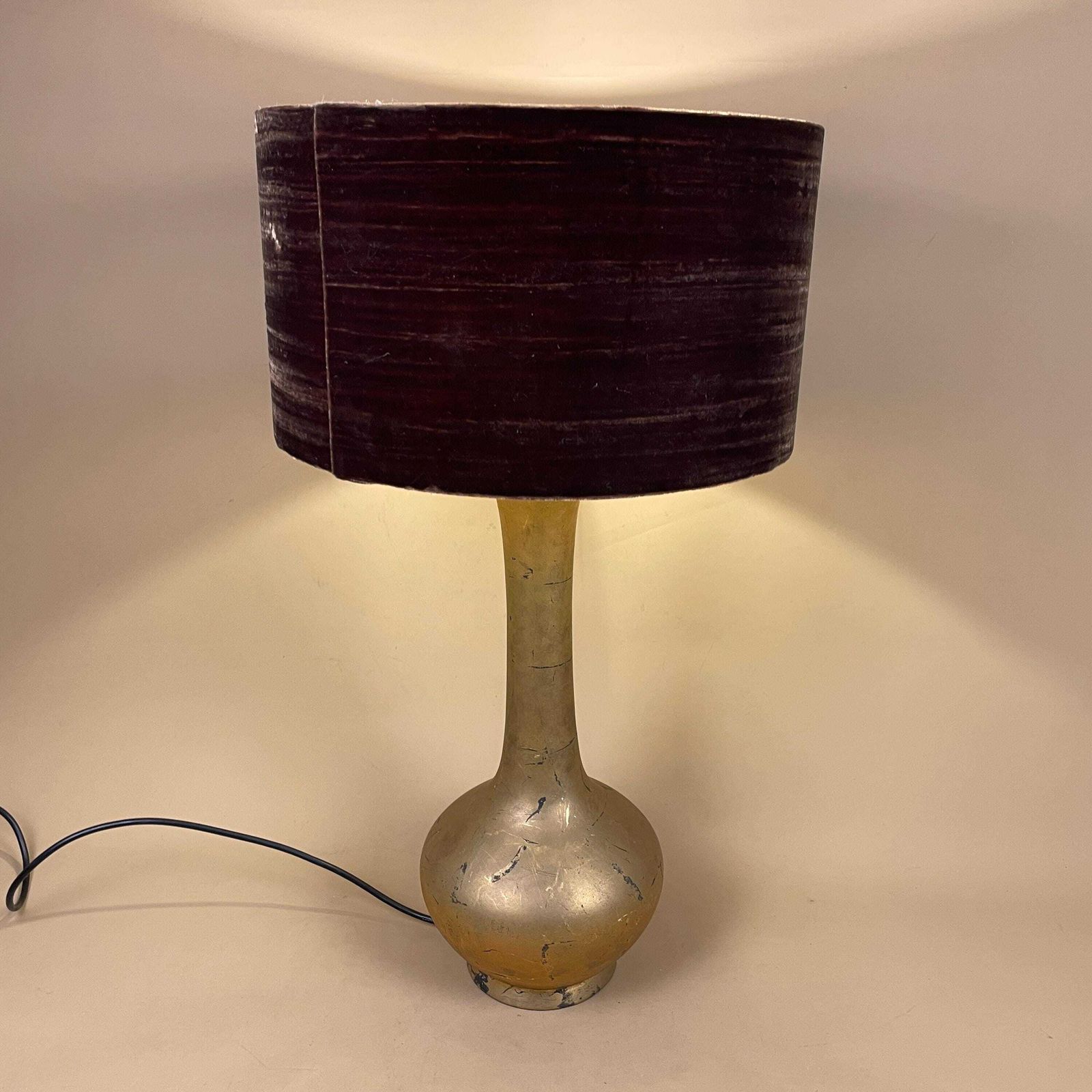photo vintage Antique Gold Lamp Light Bedside Table Oriental Brown Velvet Shade Lampshade Ornate Vintage Medium Tall Pillar