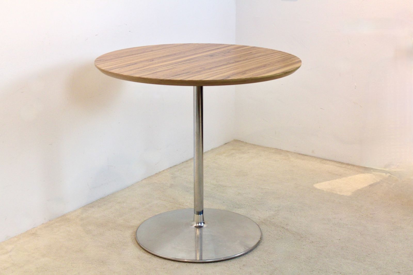 Pierre Paulin For Artifort, Circle Table With Zebrano Top photo 1559.0