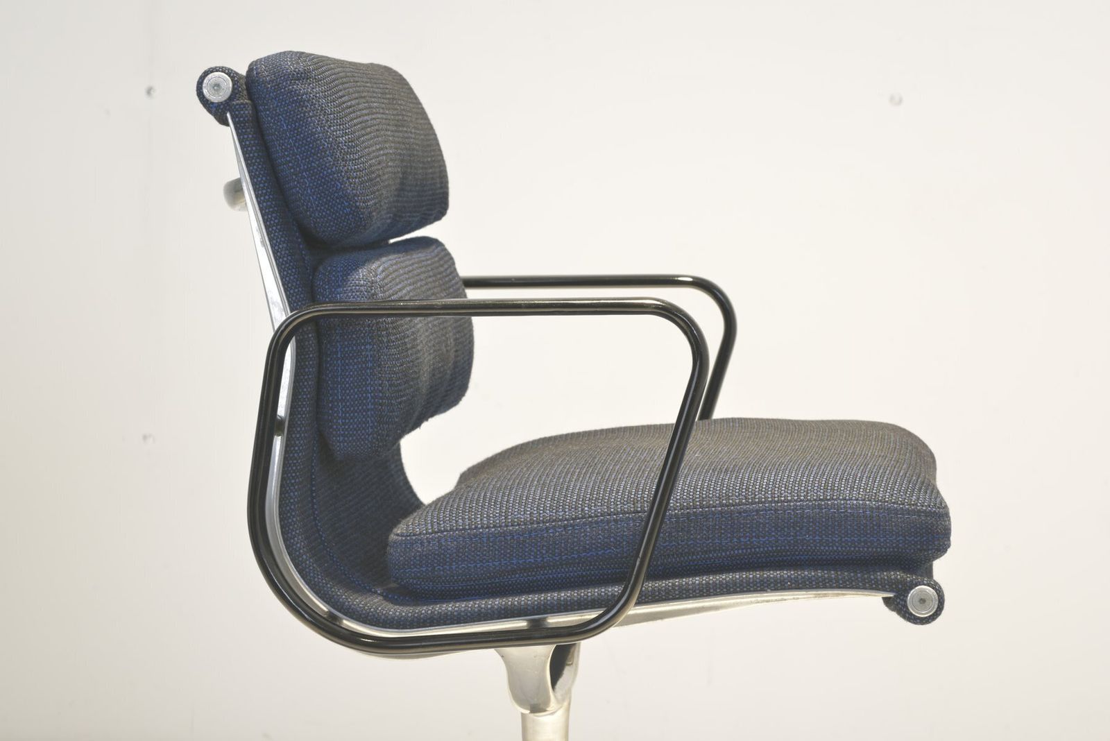 Ea 208 Softpad Aluchair By Charles And Ray Eames For Herman Miller, 1970s photo vinterior