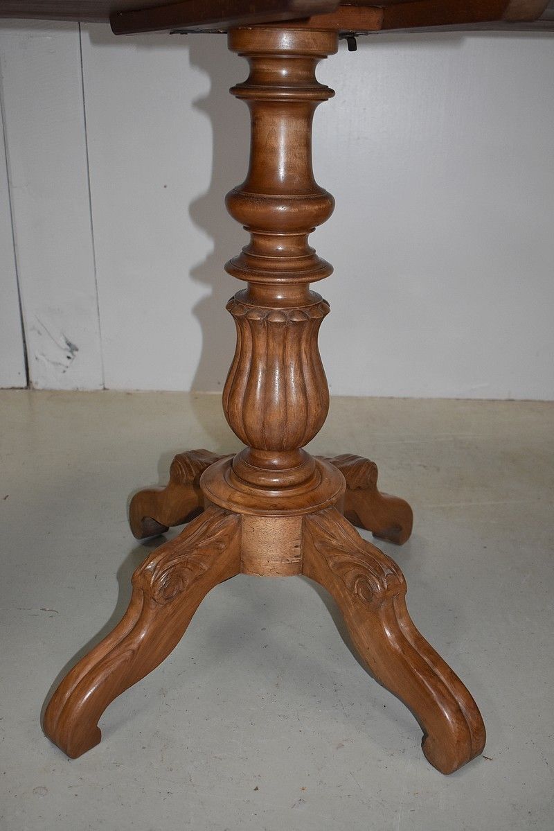Pedestal "Violin" Walnut 19th Century photo Furniture