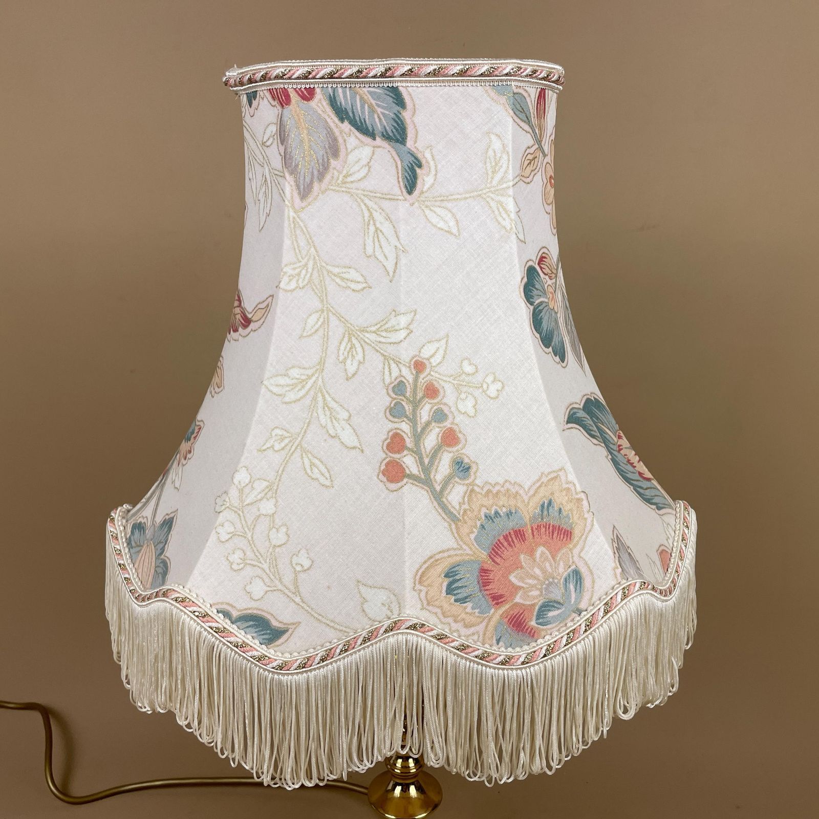 Antique Gold Brass Lamp Light Bedside Table Oriental Floral Shade Cream Muted Tones Lampshade Lampshade Ornate Vintage Medium Metal Tassels photo 79.0