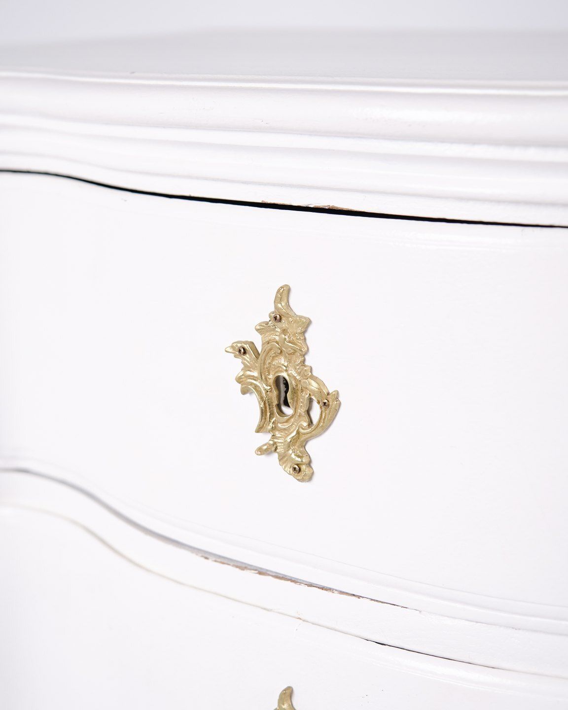 Antique Baroque Chest Of Drawers/Drawer Chest With 4 Drawers   Baroque   White Painted & Brass Handles   1760s photo vinterior