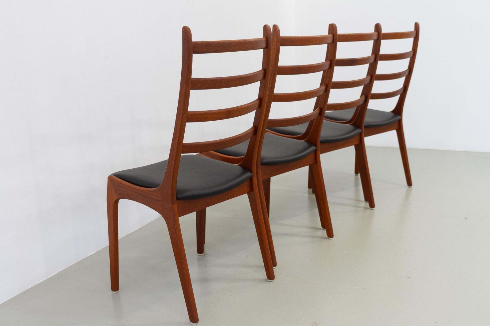 photo vinterior Danish Mid Century Teak Dining Chairs By Korup Stolefabrik, 1960s. Set Of 4.