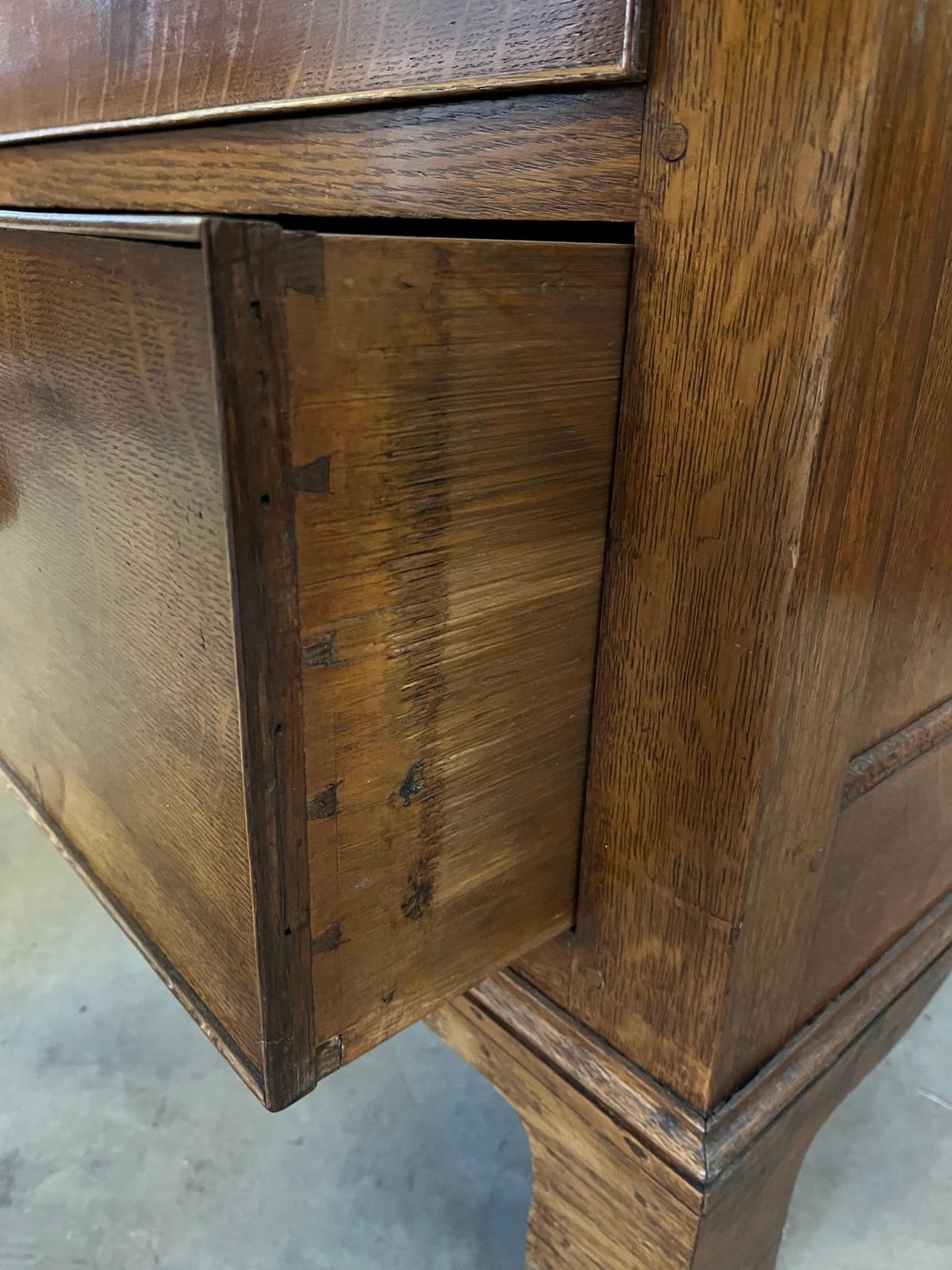photo furniture 19th Century English Oak Georgian Linen Press /