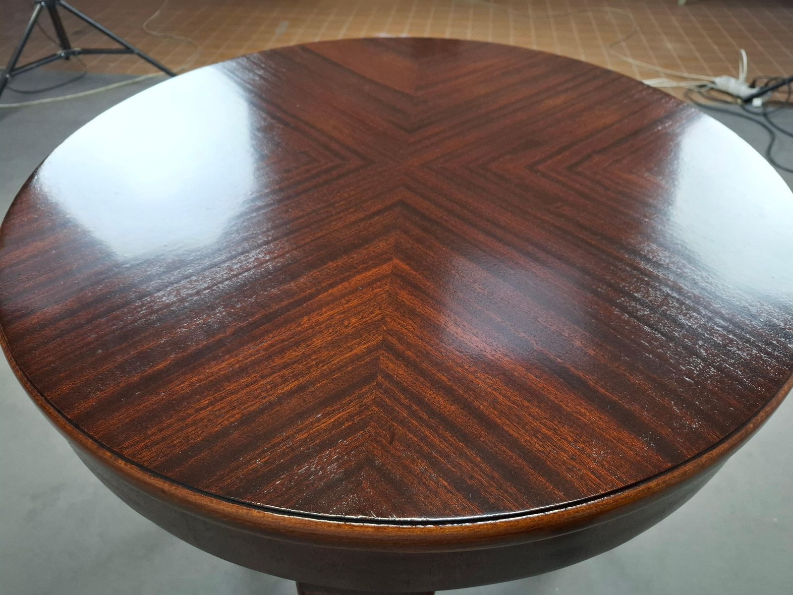 1930s Czechoslovak Art Deco Round Table In Wood And Veneer photo vintage