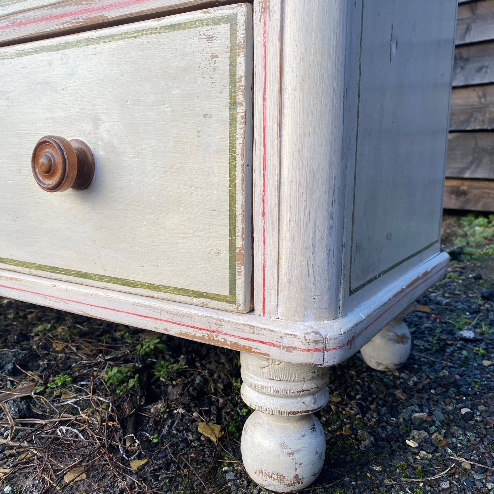 photo furniture Victorian Painted Pine Chest Of Drawers