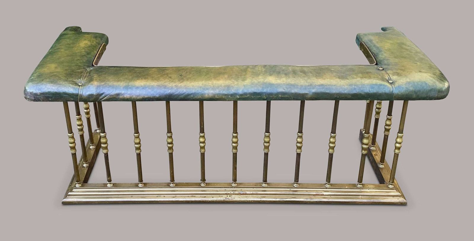 Good C19th Substantial Club Fender photo vinterior