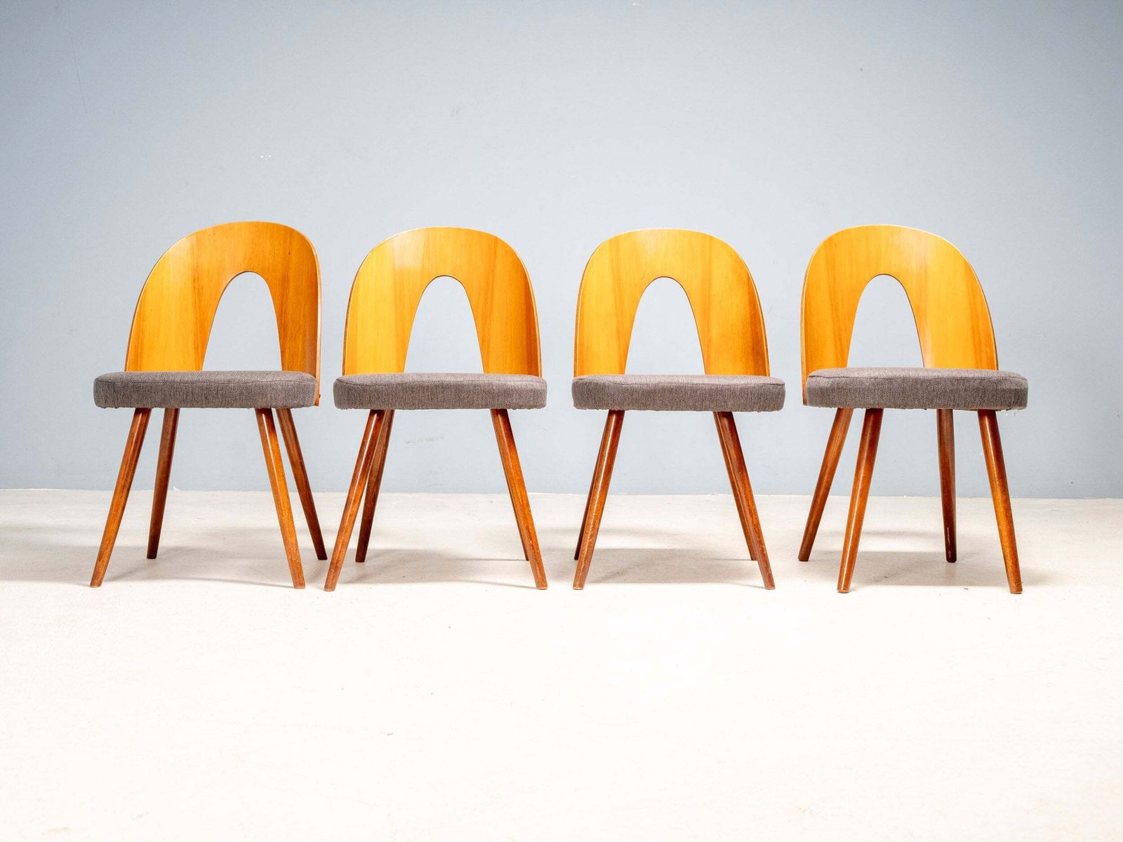 Antonín šuman Eetkamerstoelen, Tatra Nábytok, Tsjecho Slowakije Jaren 1960 photo vinterior