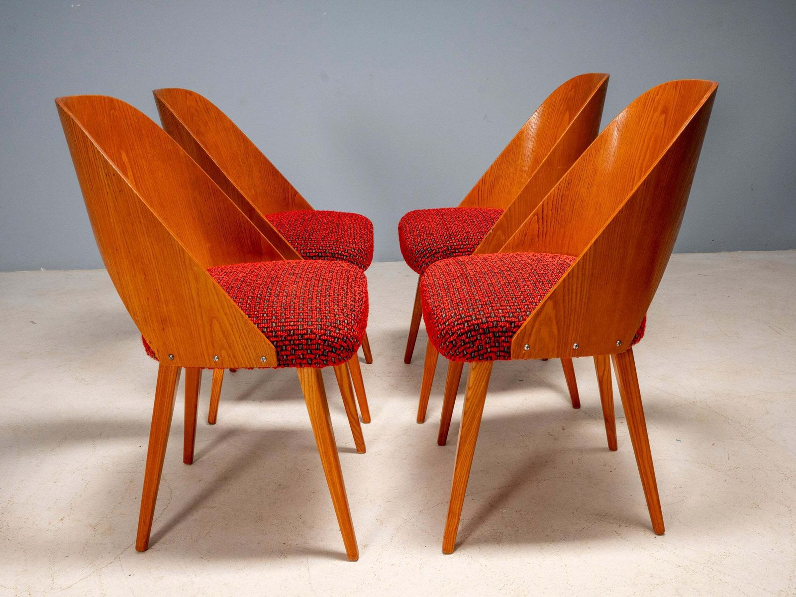 Antonín šuman Eetkamerstoelen, Tatra Nábytok, Tsjecho Slowakije Jaren 1960 photo Meubels