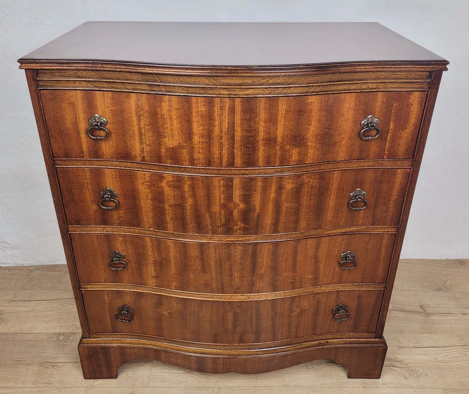 445.0 Chest Of Drawers 4 Serpentine Front Mahogany Antique English photo