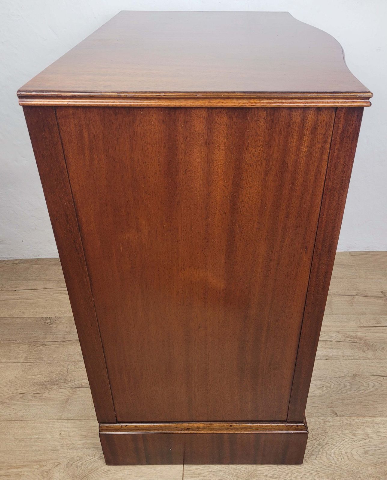 photo vinterior Chest Of Drawers 4 Serpentine Front Mahogany Antique English