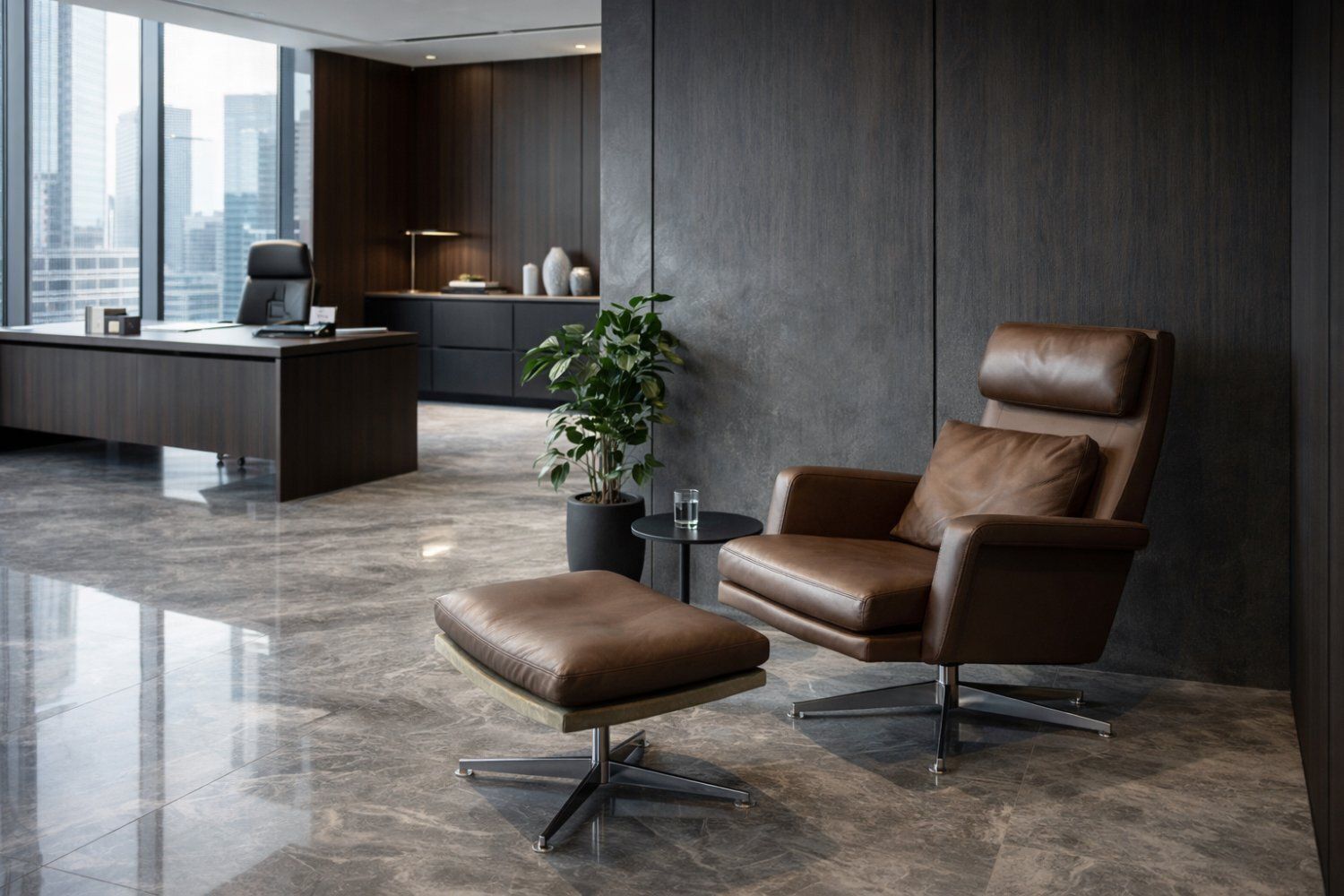 Set Mid Century Modern Deense Bruinleren Draaifauteuil Met Ottoman, Jaren 1970 photo vinterior