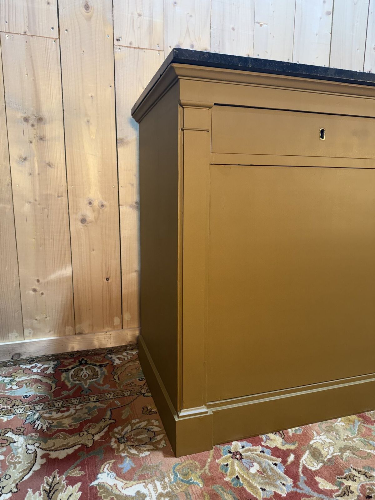 Buffet à Plinthes Louis Philippe En Bois Peint Et Marbre Noir photo furniture