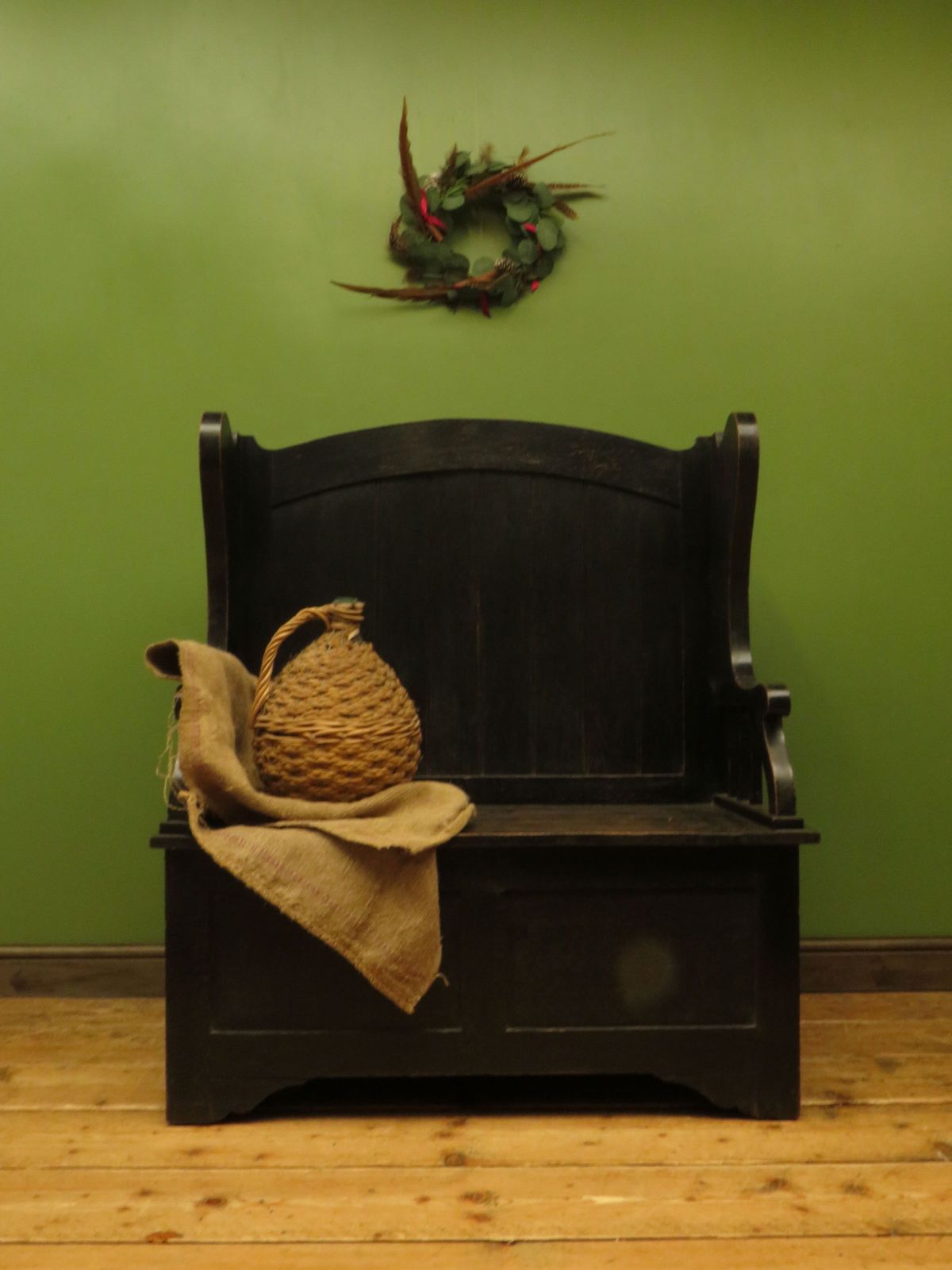 photo vintage Arts And Crafts Oak Tavern Bench With Locker Seat