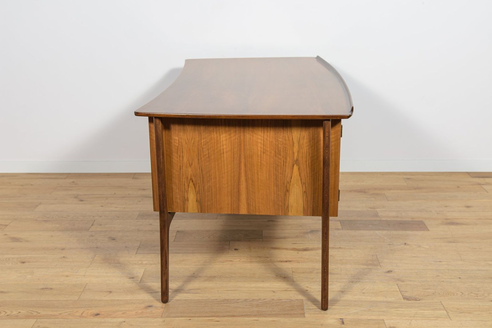 Mid Century Modern Danish Walnut Desk By Svend åge Madsen For H.P. Hansen, 1960s photo 4492.0