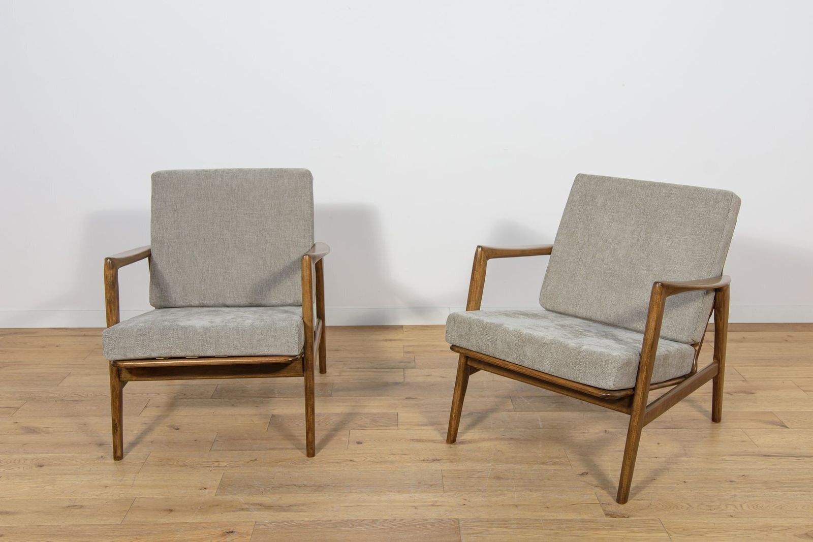 Mid Century Model 300 139 Armchairs From Swarzędzka Factory, Poland, 1960s, Set Of 2 photo 1625.0
