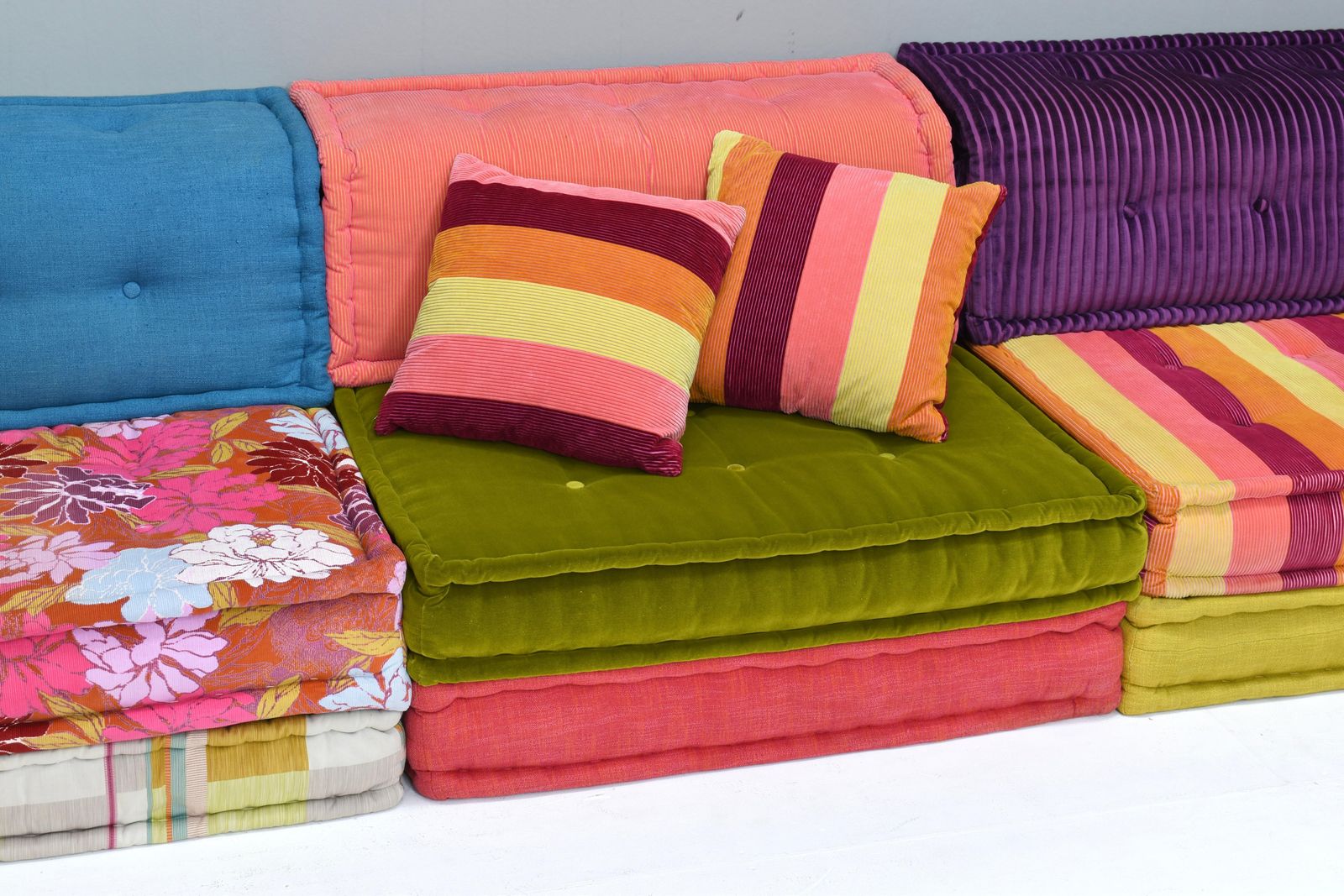 photo buy Mah Jong 33 Piece Sofa By Hans Hopfer In Missoni / Kenzo Fabric For Roche Bobois