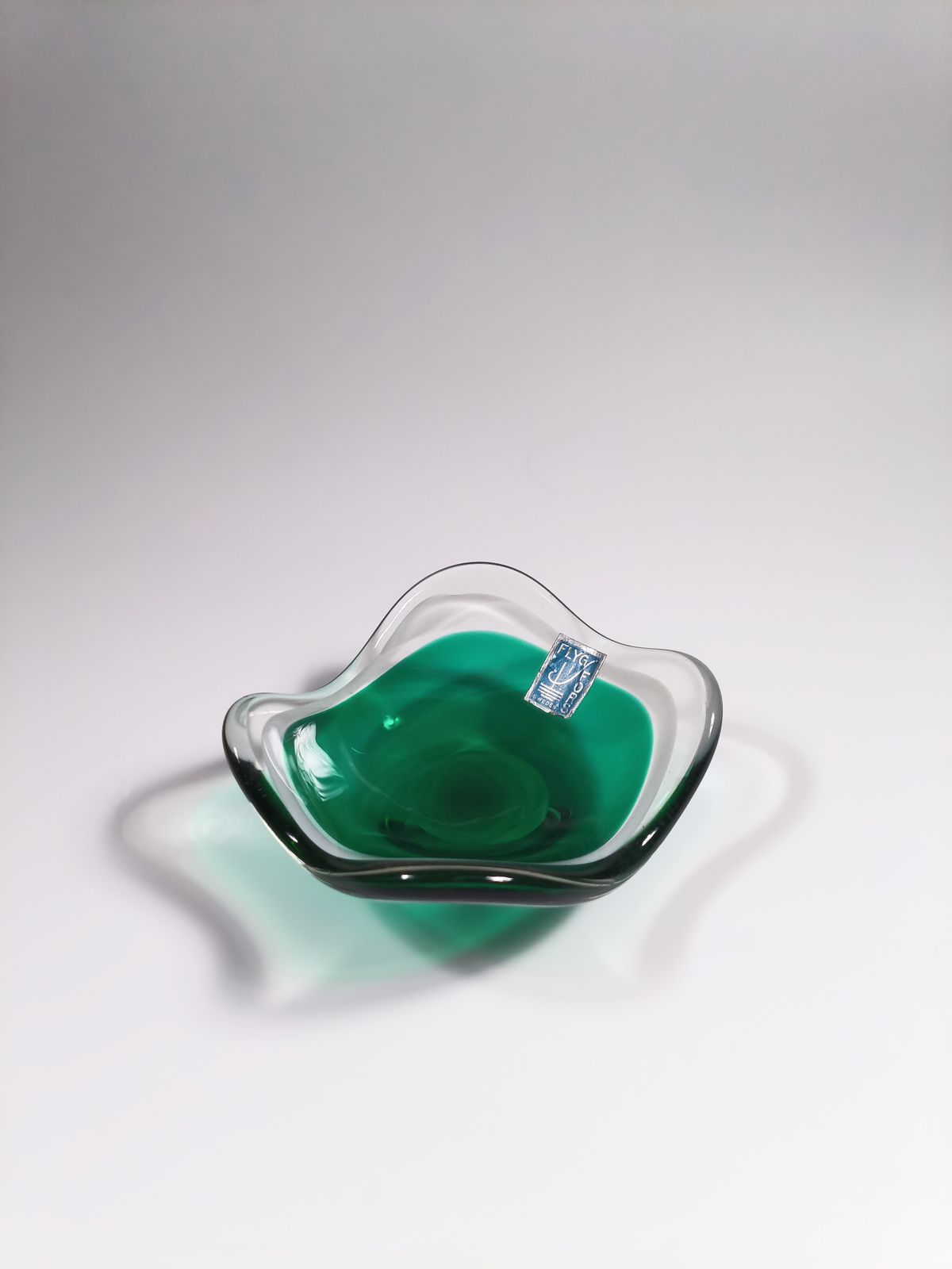 photo furniture Green And White Glass 'Coquille' Bowl By Paul Kedelv For Flygsfors, Sweden, 1953