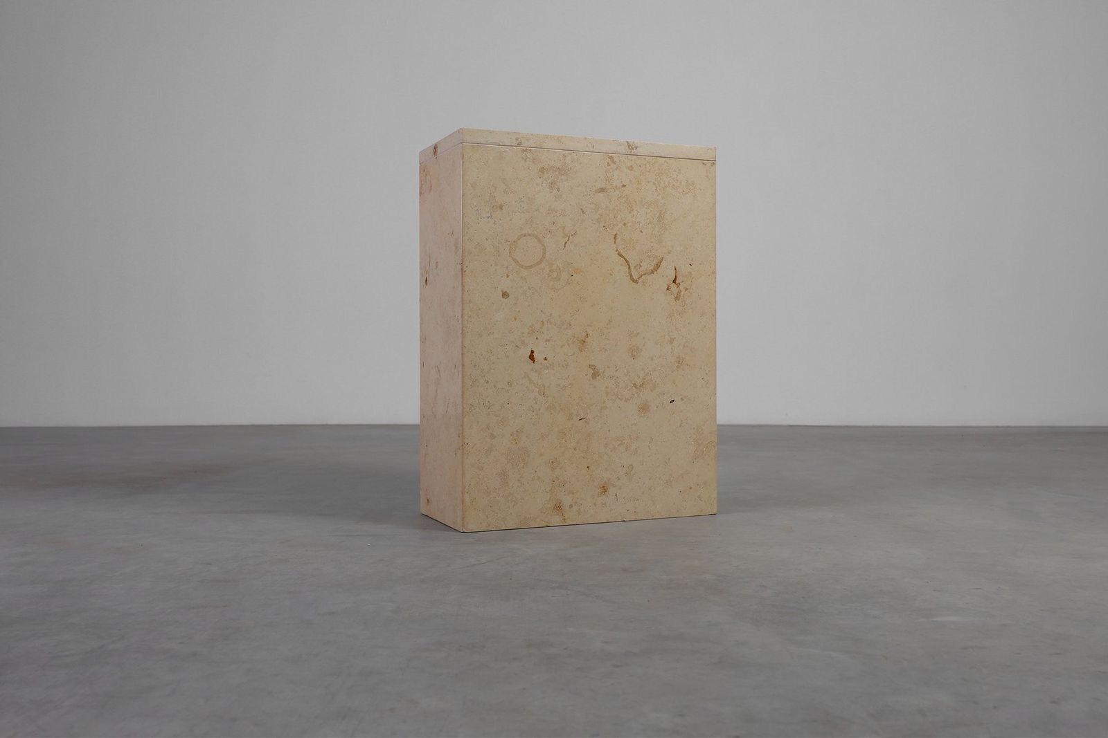 photo furniture Mid Century Italian Travertine Console, 1980s