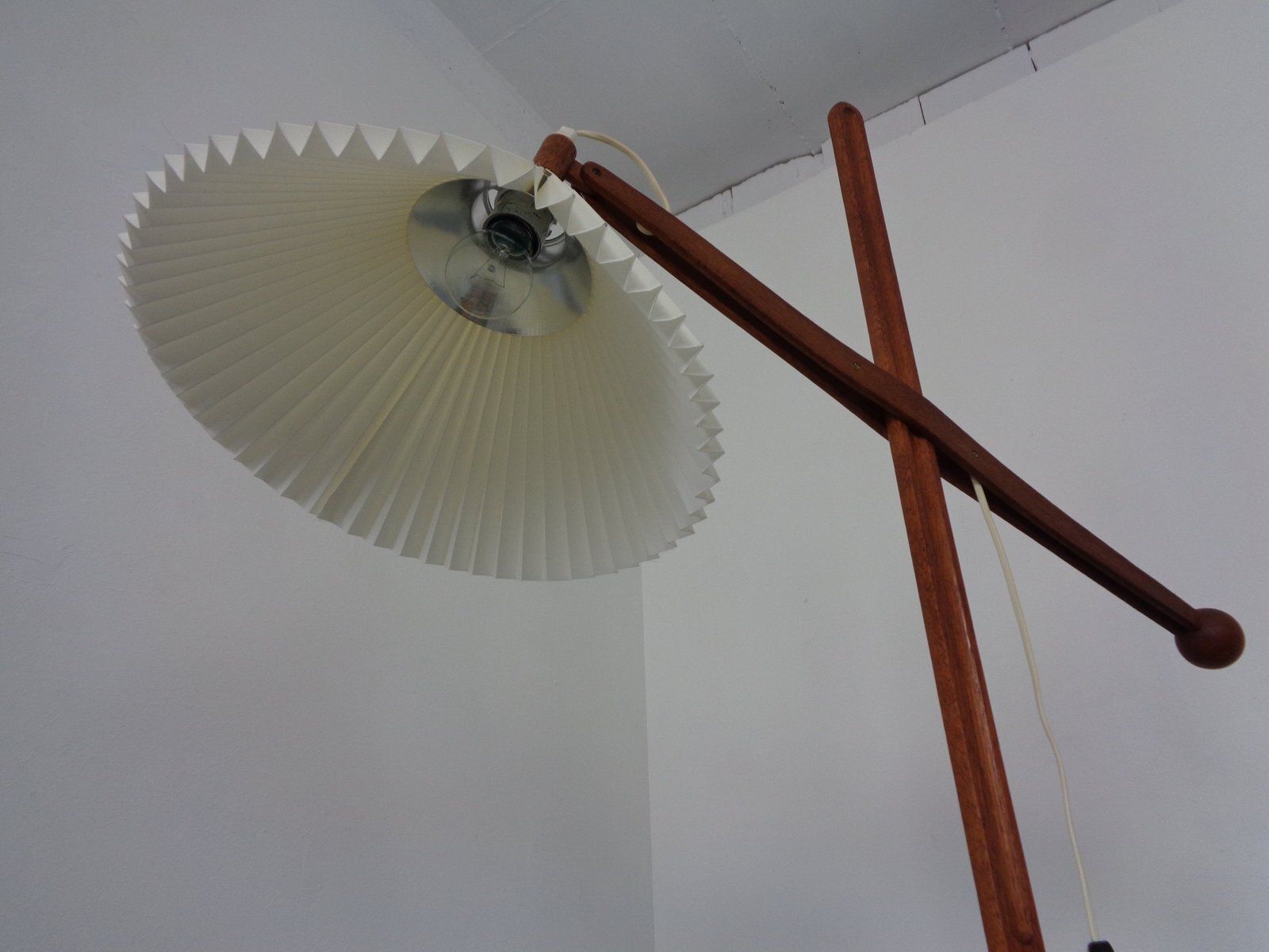 photo vinterior Model 325 Adjustable Floor Lamp In Teak By Vilhelm Wohlert For Le Klint, Denmark, 1950s