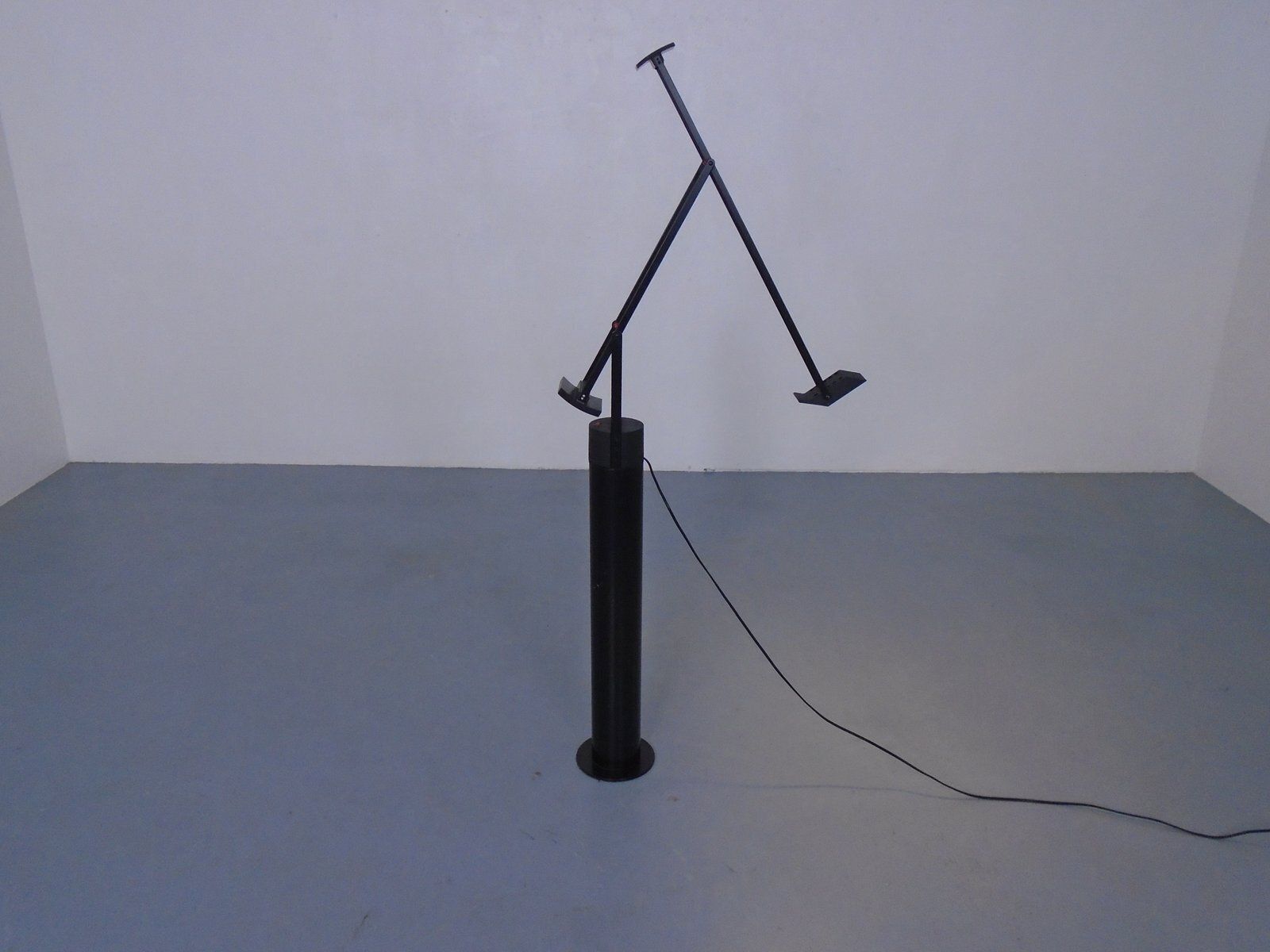 Tizio Floor Lamp By Richard Sapper For Artemide, 1980s photo Lighting