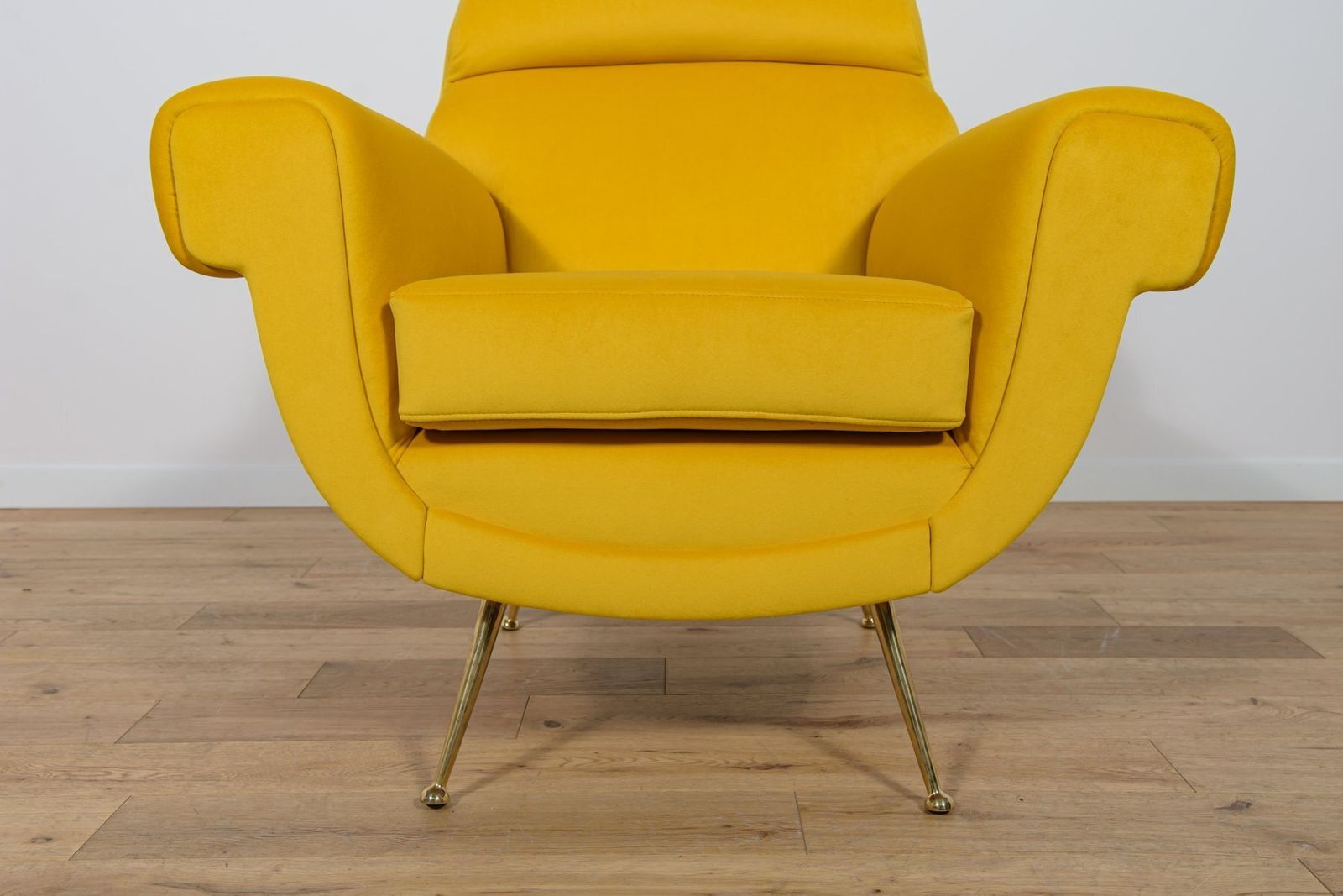 photo furniture Mid Century Armchair By Gigi Radice For Minotti, 1950s